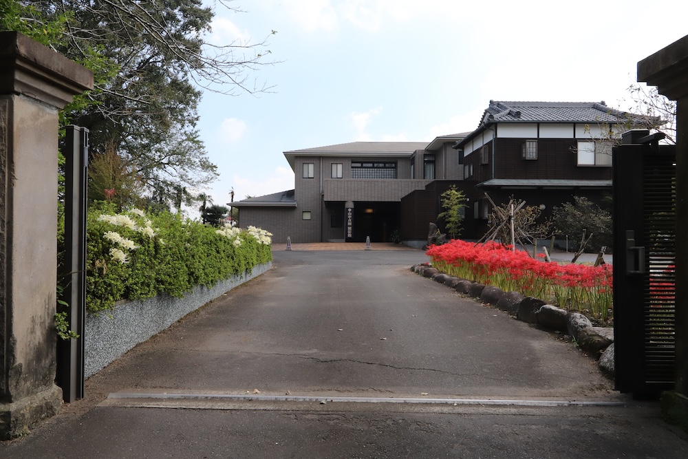 秋のお彼岸の頃には彼岸花が見頃を迎えます